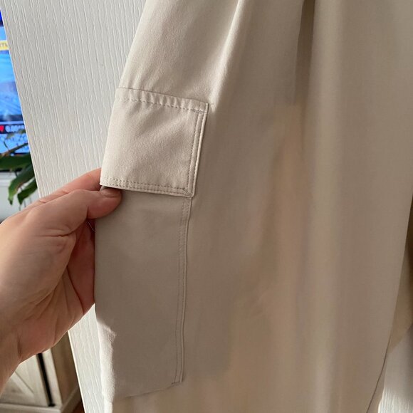 GapFit High Rise Runaround Cargo Joggers in Moonstone Beige Sz M - Picture 6 of 9